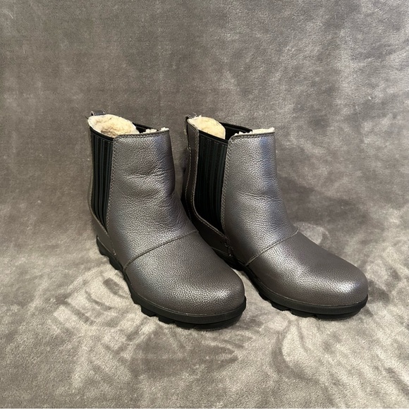 Limited Edition Sorel Metallic Silver Shearling Joan of Arctic Chelsea Boot 9.5 - Picture 3 of 7